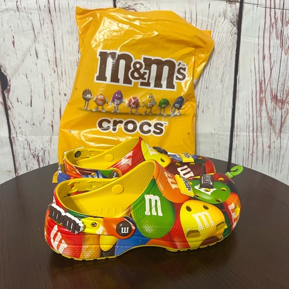 CROCS M&M'S x Crocs Classic Clog limited edition size 8 nwt - Picture 10 of 16